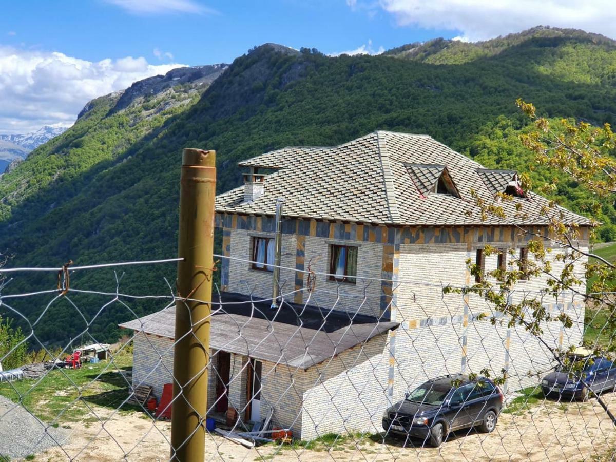 Bujtina E Tomorrit Ujanik Exterior photo