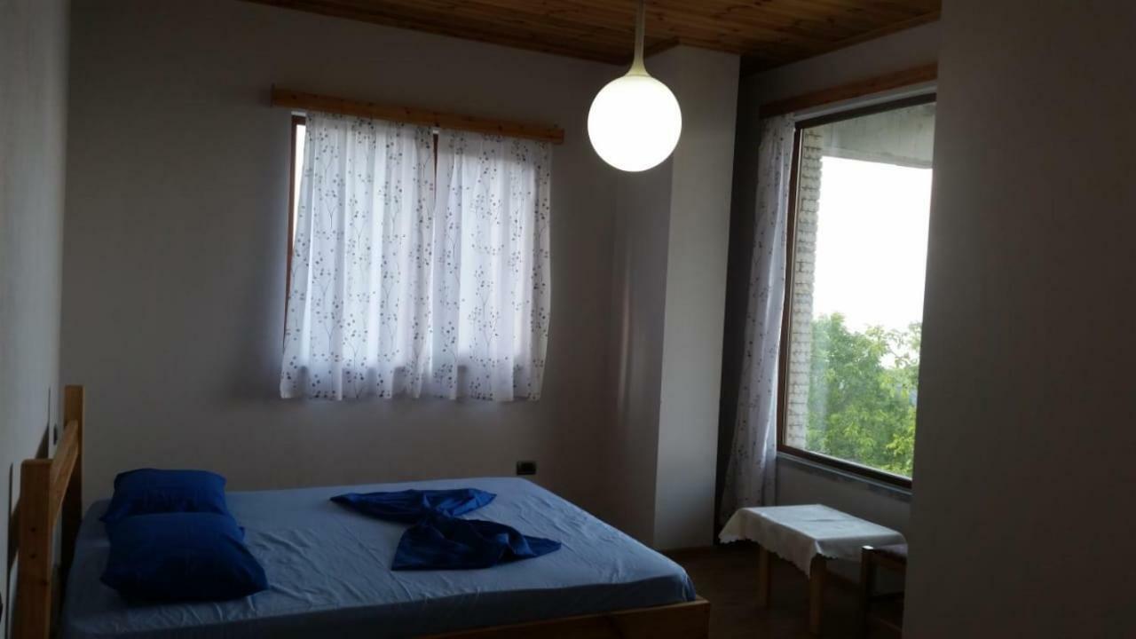 Bujtina E Tomorrit Ujanik Exterior photo