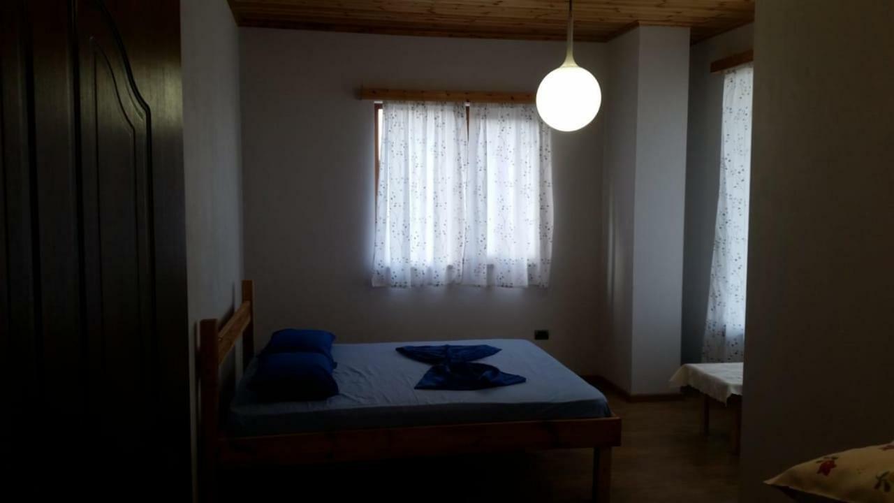 Bujtina E Tomorrit Ujanik Exterior photo